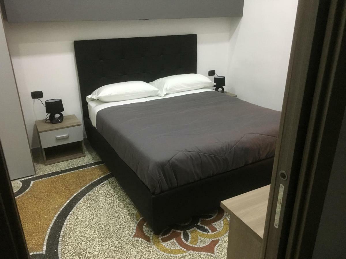 Mb95 - Mezzocannone Luxurious Bed&Breakfast Nápoles Exterior foto
